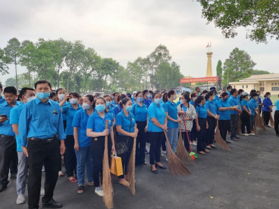 (CĐCS Họa Mi ra quân tuyên truyềnthực hiện mô hình "Tp không rác" năm 2023