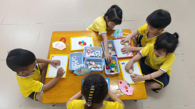 Bé làm quen với số lượng 5