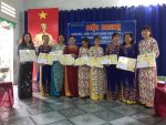 Khen thưởng các chị em có thành tích trong năm học 2016-2017