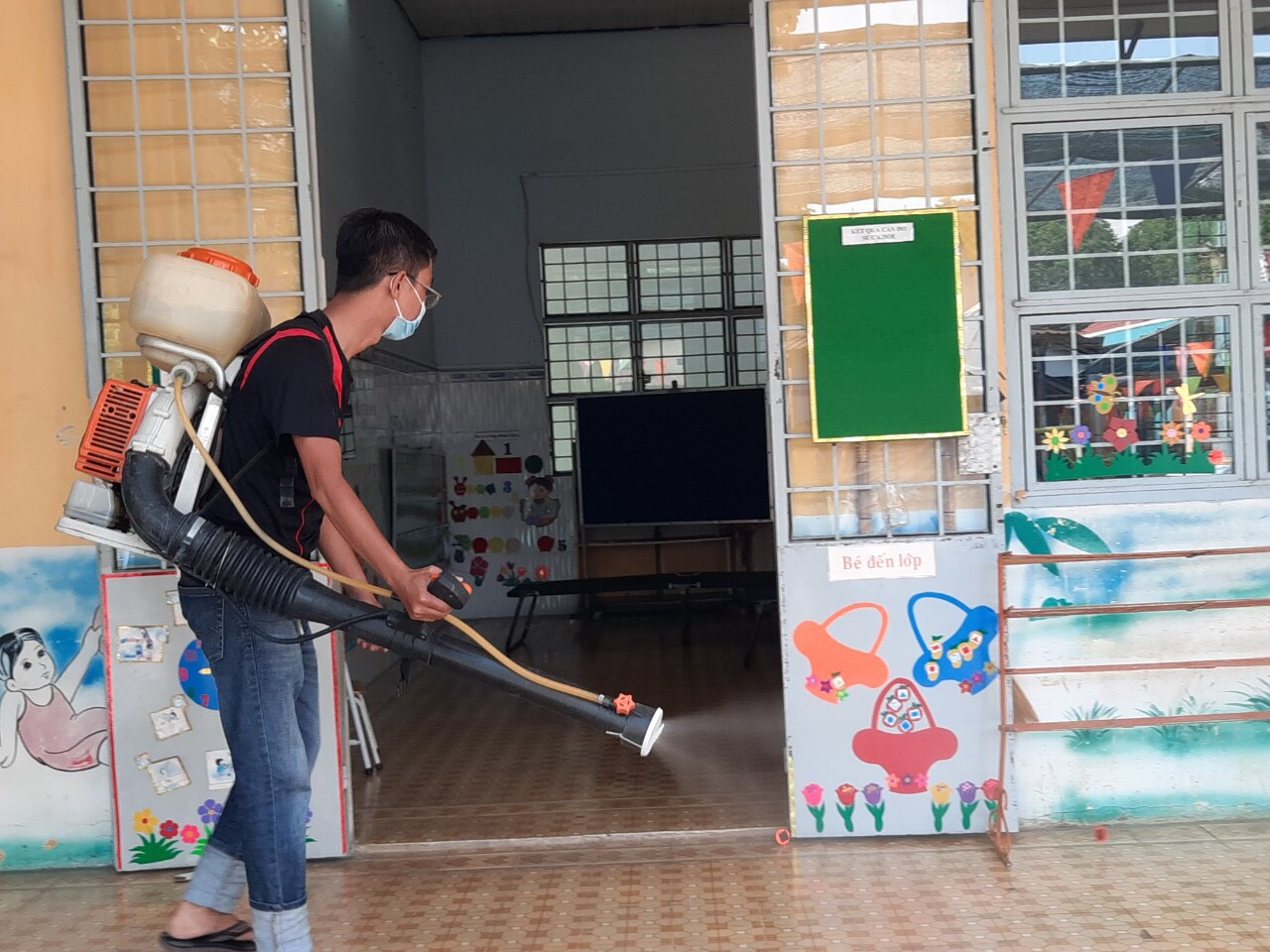 Công tác vệ sinh khử khuẩn, đảm bảo phòng chống dịch Covid-19