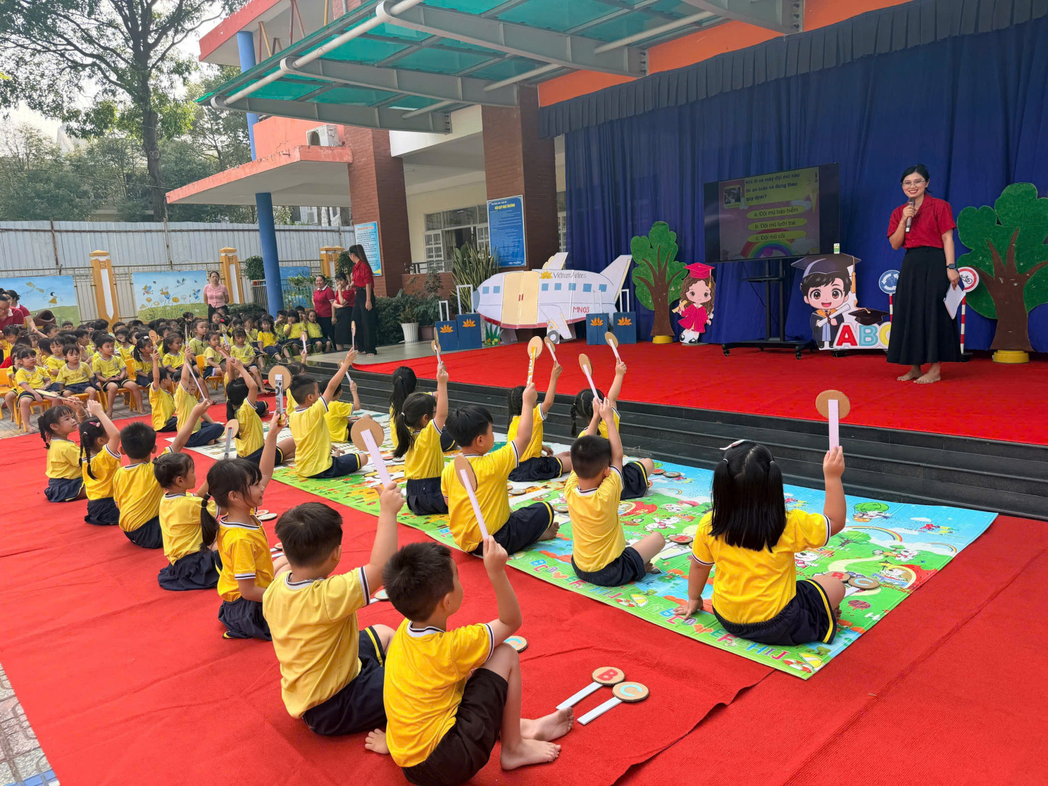 HỘI THI “BÉ VUI AN TOÀN GIAO THÔNG”